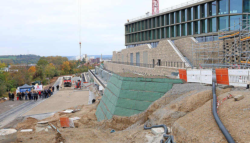 Spatenstich f&uuml;r die Geh- und Radwegbr&uuml;cke zum Schwarz-Projekt-Campus in Bad Friedrichshall.
