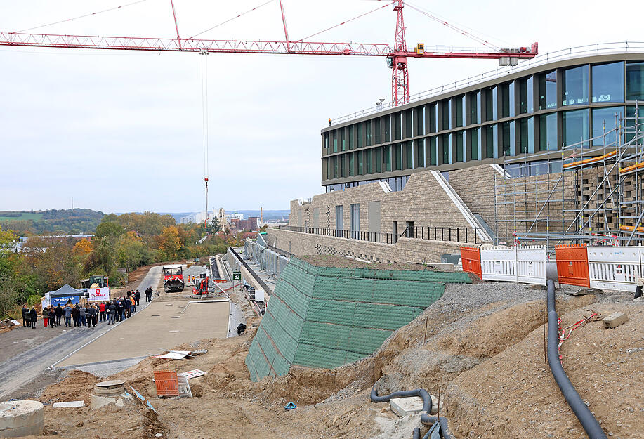Spatenstich für die Geh- und Radwegbrücke zum Schwarz-Projekt-Campus in Bad Friedrichshall. Spatenstich für die Geh- und Radwegbrücke zum Schwarz-Projekt-Campus in Bad Friedrichshall.