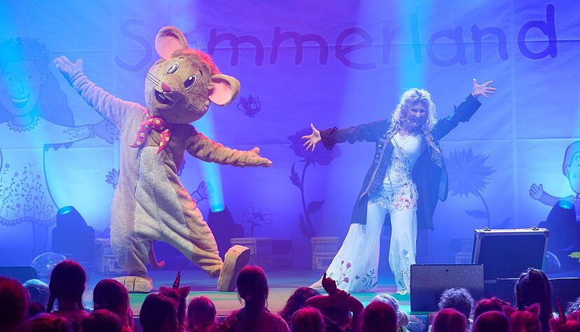 Auf Tour: Simone Sommerland bringt die Kinderlieder auch auf die Bühne. (Archivbild)
