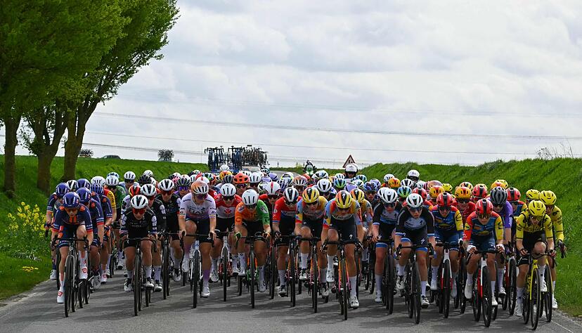 Die Radsportlerinnen bei Paris-Roubaix.