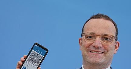 Gesundheitminister Spahn präsentiert in Berlin die App zum digitalen Impfpass. Gesundheitminister Spahn präsentiert in Berlin die App zum digitalen Impfpass.