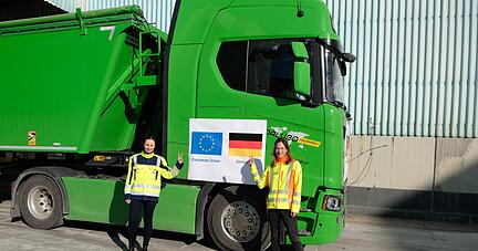 Claudia Spannbauer (links) und Marina Schmid vom Vertrieb der Südwestdeutschen Salzwerke haben die Salztransporte gemanagt.
Foto: Salzwerke