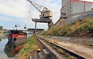 Der Heilbronner Hafen ist nach wie vor der größte am Neckar, auch wenn der Umschlag gesunken ist.Foto: Andreas Veigel