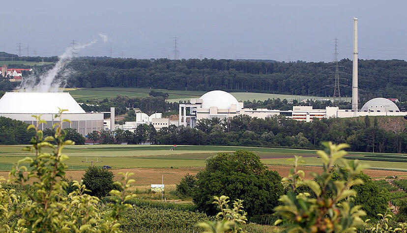GKN II (Kuppel in der Mitte) ist ein Druckwasserreaktor, der 2022 vom Netz gehen soll. Foto: Archiv/Veigel.