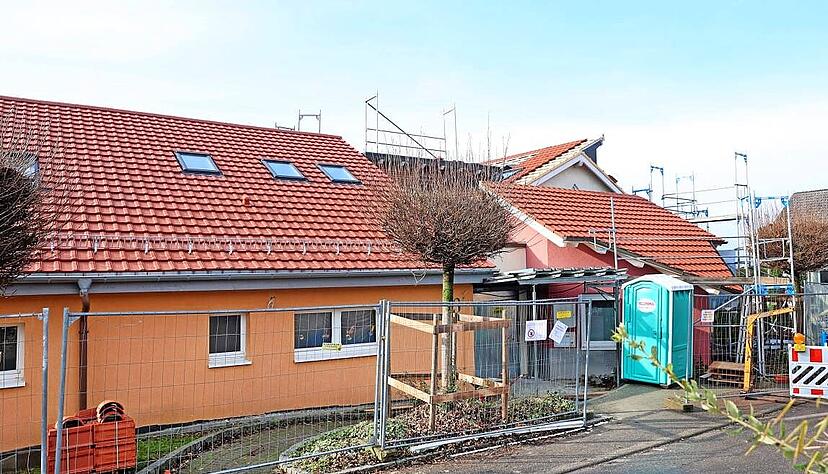 In etwa einem Jahr soll die Sanierung des Kindergartens in Langenbettach-Langenbeutingen abgeschlossen sein.
Foto: Ralf Seidel In etwa einem Jahr soll die Sanierung des Kindergartens in Langenbettach-Langenbeutingen abgeschlossen sein.
Foto: Ralf Seidel