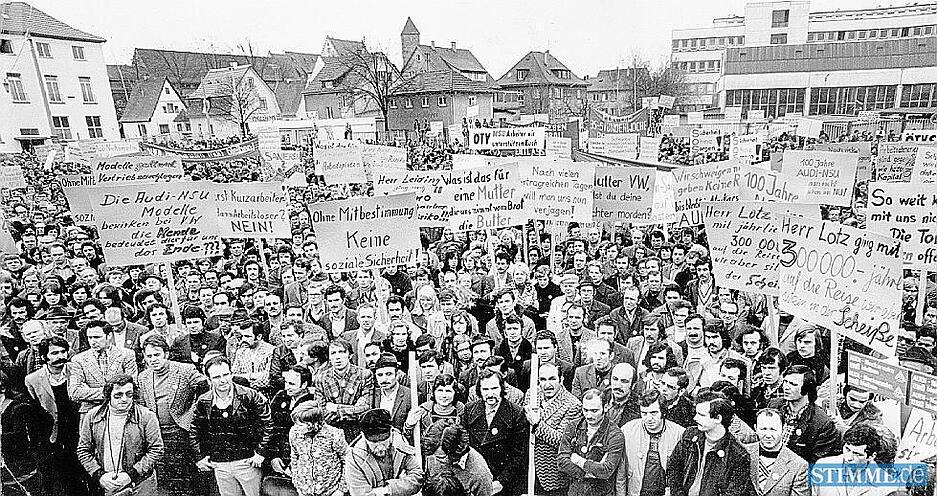 15000 Arbeitnehmer kommen am 3. März 1975 zur Großkundgebung der IG Metall in Neckarsulm.