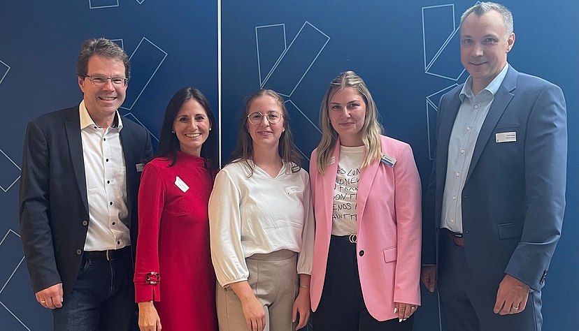 Von links: Dr. Michael Walter, Leiter Amt für Nachhaltige Entwicklung und Bürgerbeteiligung, Tanja Eggers, Ancoris Consulting, Marie Grimmeißen, Antonia Lorenz (beide Amt für Nachhaltige Entwicklung und Bürgerbeteiligung), Ulrich Walter, erster Beigeordneter der Stadt Künzelsau. Von links: Dr. Michael Walter, Leiter Amt für Nachhaltige Entwicklung und Bürgerbeteiligung, Tanja Eggers, Ancoris Consulting, Marie Grimmeißen, Antonia Lorenz (beide Amt für Nachhaltige Entwicklung und Bürgerbeteiligung), Ulrich Walter, erster Beigeordneter der Stadt Künzelsau.