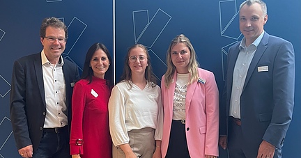 Von links: Dr. Michael Walter, Leiter Amt für Nachhaltige Entwicklung und Bürgerbeteiligung, Tanja Eggers, Ancoris Consulting, Marie Grimmeißen, Antonia Lorenz (beide Amt für Nachhaltige Entwicklung und Bürgerbeteiligung), Ulrich Walter, erster Beigeordneter der Stadt Künzelsau. Von links: Dr. Michael Walter, Leiter Amt für Nachhaltige Entwicklung und Bürgerbeteiligung, Tanja Eggers, Ancoris Consulting, Marie Grimmeißen, Antonia Lorenz (beide Amt für Nachhaltige Entwicklung und Bürgerbeteiligung), Ulrich Walter, erster Beigeordneter der Stadt Künzelsau.