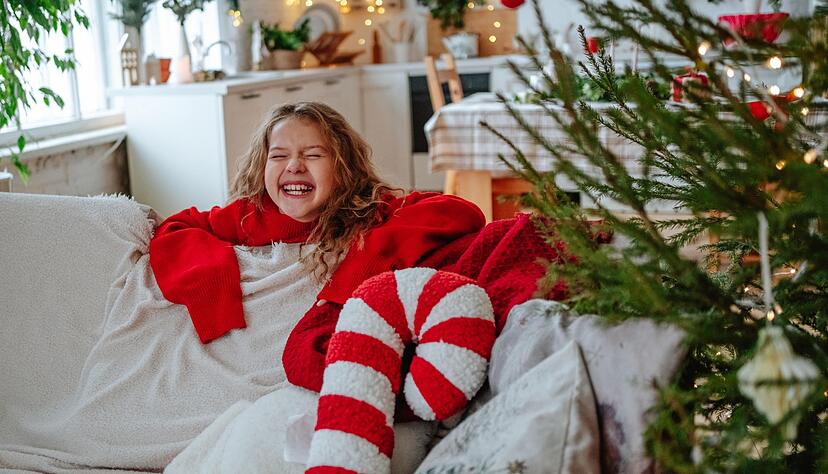 Vor lauter Vorfreude auf die Weihnachtstage sind Kinder oft ganz euphorisch. Auch wenn Eltern da Skepsis haben, sollten sie das Kind keinesfalls ernüchtern.