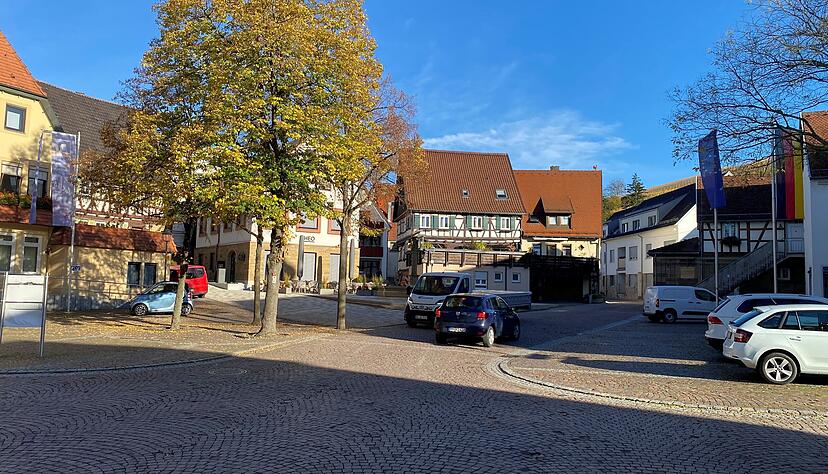 Der erste Teil der Marktplatz-Sanierung in Erlenbach ist bereits fertig. Jetzt folgen die letzten beiden Bauabschnitte. Der erste Teil der Marktplatz-Sanierung in Erlenbach ist bereits fertig. Jetzt folgen die letzten beiden Bauabschnitte.