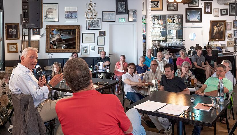 Im Kaffeehaus Hagen in Heilbronn sprach Innenminister Thomas Strobl (links) über das Thema Rechtsextremismus und rechte Gewalt.