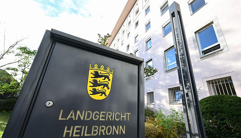 Ein Mountainbikefahrer hatte gerade noch bremsen k&ouml;nnen, bevor ihn einer der Dr&auml;hte zu Fall h&auml;tte bringen k&ouml;nnen. Der Angeklagte war im vergangenen Jahr zun&auml;chst in Untersuchungshaft gekommen, befindet sich seit l&auml;ngerem aber wieder auf freiem Fu&szlig;. (Foto-Archiv)