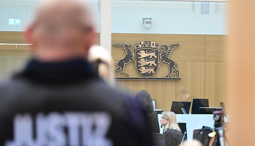 Im "Reichsbürger"-Prozess in Stuttgart zeigt ein Video eine dramatische Schießerei.