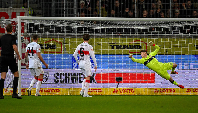 Alexander N&uuml;bel: Bei den Gegentoren chancenlos. Sonst mit einer guten Leistung. Note: 3