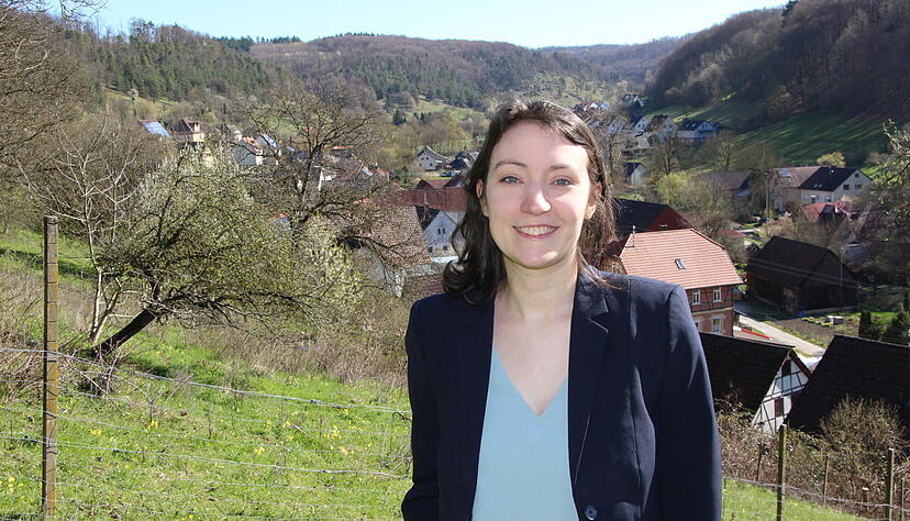 Katharina Fuchs vor der idyllischen Kulisse ihres Heimatortes Crispenhofen. Hier f&uuml;hlt sie sich nach wie vor zu Hause, auch wenn die 31-J&auml;hrige inzwischen mit ihrem Mann und den zwei Kindern in Niedernhall wohnt.