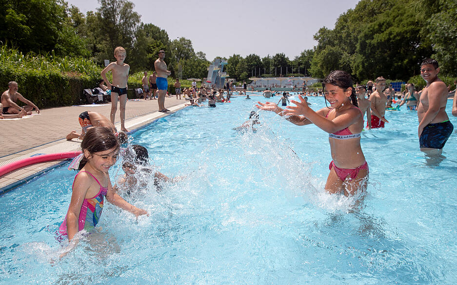 Hitze-Wochenende: Freibad Neckarhalde Heilbronn