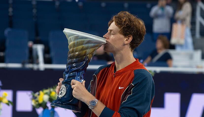 Jannik Sinner gewinnt sein f&uuml;nftes Turnier in diesem Jahr.
