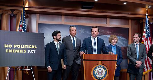 «Trump weist derzeit das Justizministerium an, Jagd auf seine politischen Feinde zu machen», sagt der demokratische Senator Chris Murphy.