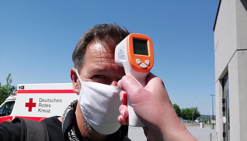 36,5 Grad Körpertemperatur bei der Fieberkontrolle. Ich darf rein in die Sinsheimer Arena. 36,5 Grad Körpertemperatur bei der Fieberkontrolle. Ich darf rein in die Sinsheimer Arena.