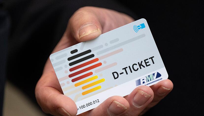 Könnte das Deutschlandticket bald das Semesterticket ersetzen? Könnte das Deutschlandticket bald das Semesterticket ersetzen?