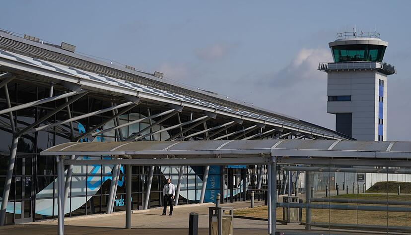 Der Flughafen London Southend bleibt nach dem Absturz eines Gesch&auml;ftsflugzeugs vor&uuml;bergehend geschlossen.