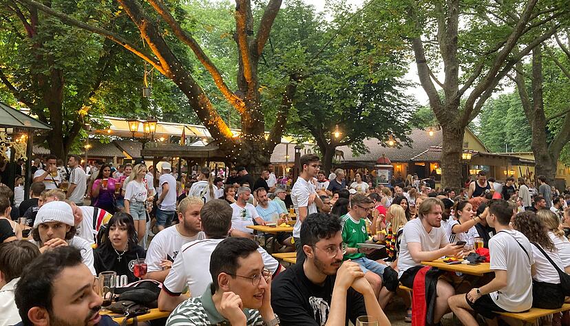Die Stimmung beim Public Viewing im Food Court in Heilbronn war gut.