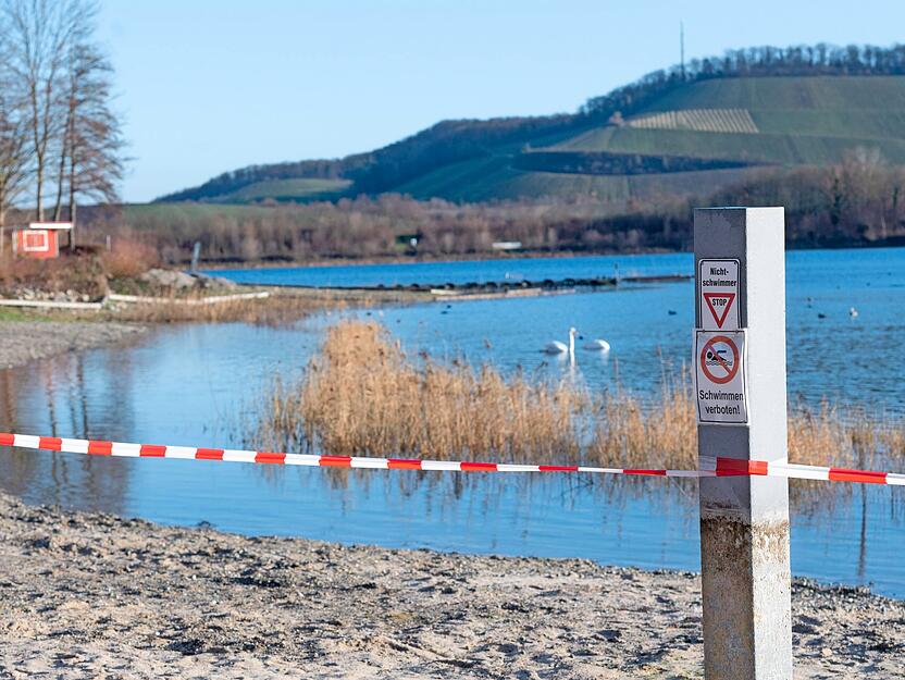 An der Uferkante war deutlich zu erkennen, dass im Dezember 2022 der normale Pegelstand noch lange nicht erreicht war. Es fehlten noch 1,25 Meter.