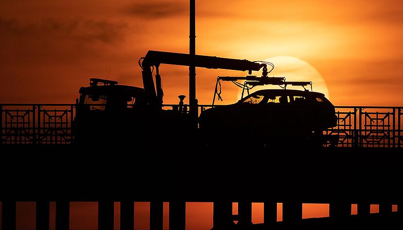 Vorläufiges Ende einer Fahrt: Vor allem E-Autos und Hybride sind beim Abschleppen in der Regel auf den Pannendienst angewiesen. Vorläufiges Ende einer Fahrt: Vor allem E-Autos und Hybride sind beim Abschleppen in der Regel auf den Pannendienst angewiesen.