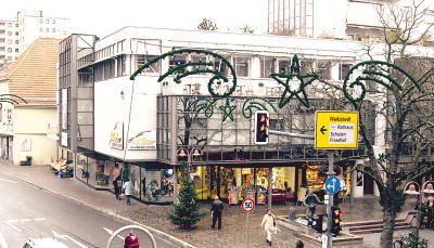 Laufsteg frei im Kraichgau: Die Moderiesen H & M und C & A werden in Sinsheim zusammen 2000 Quadratmeter Fl&auml;che  belegen. C & A wird ins H&uuml;tter-eigene Marktplatzcenter einziehen. Bereits am 15. M&auml;rz wird Dannheimer an H & M &uuml;bergeben, die Er&ouml;ffnung ist auf den 27. April terminiert.