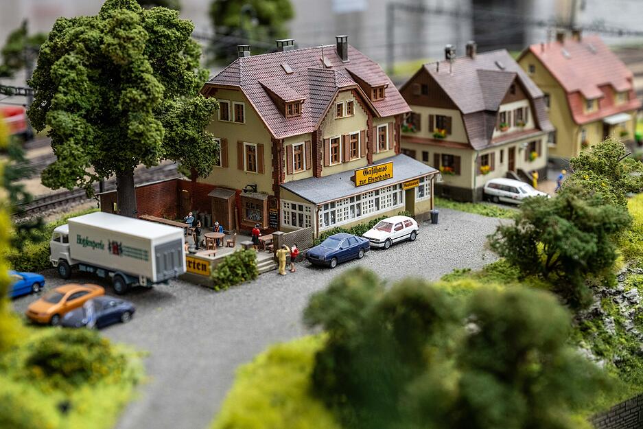Modelleisenbahn-Fans schaffen mit Geduld beeindruckende Miniaturwelten.