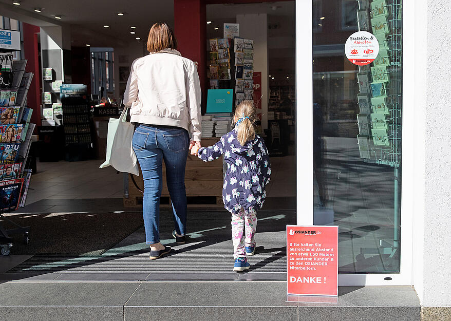 Erste Geschäfte öffnen wieder Erste Geschäfte öffnen wieder
