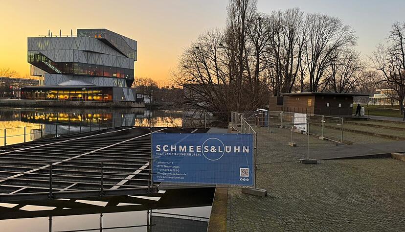 Bauarbeiten finden aktuell auf der Neckarb&uuml;hne statt.