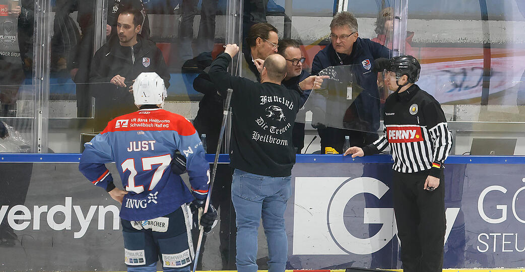 Haben die Bohrl&ouml;cher das folgenschwere Zersplittern der Scheibe beg&uuml;nstigt?