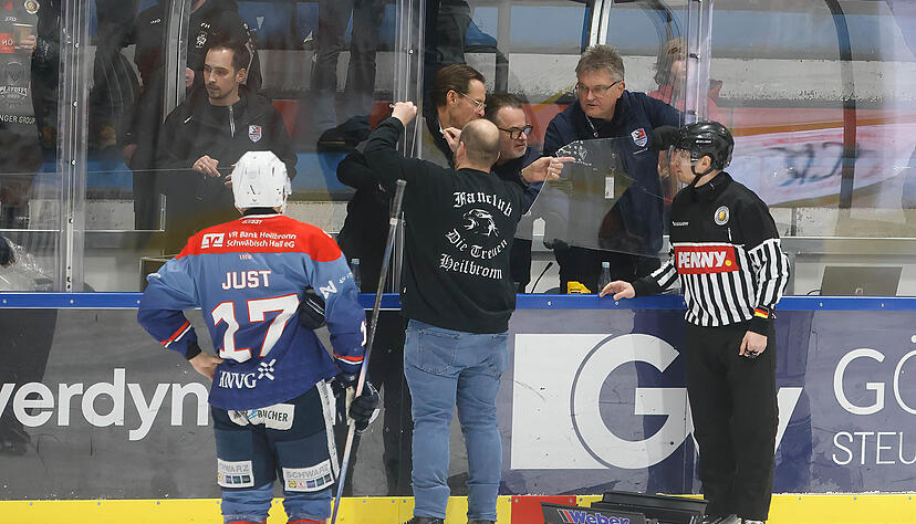 Haben die Bohrl&ouml;cher das folgenschwere Zersplittern der Scheibe beg&uuml;nstigt?