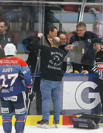 Haben die Bohrl&ouml;cher das folgenschwere Zersplittern der Scheibe beg&uuml;nstigt?