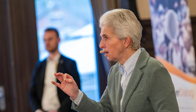 BürgerDialog der Württemberger Gesellschaft Dr. Marie-Agnes Strack-Zimmermann BürgerDialog der Württemberger Gesellschaft Dr. Marie-Agnes Strack-Zimmermann