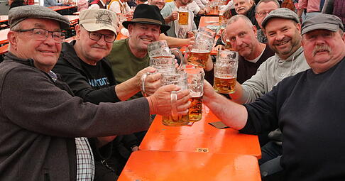 Bei der Krautheimer Herbstmesse ist Stimmung im Festzelt garantiert.
