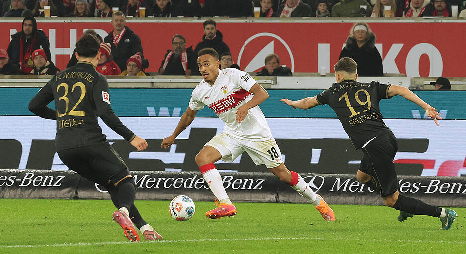 Jamie Leweling: Viel gearbeitet, immer anspielbar, aber wenig gefährliche Aktionen. Note: 4 Jamie Leweling: Viel gearbeitet, immer anspielbar, aber wenig gefährliche Aktionen. Note: 4