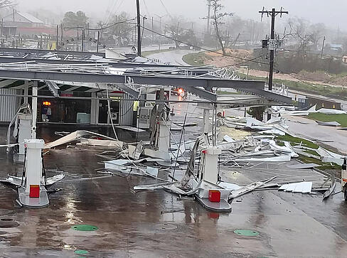 Auf Jamaika sind etliche Häuser beschädigt worden, ähnlich wie diese Tankstelle. Mehr als 530.000 Haushalte waren nach dem Hurrikan "Melissa" ohne Strom. Auf Jamaika sind etliche Häuser beschädigt worden, ähnlich wie diese Tankstelle. Mehr als 530.000 Haushalte waren nach dem Hurrikan "Melissa" ohne Strom.