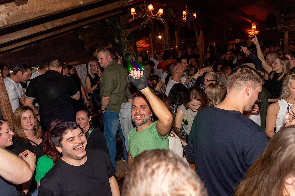 Gute Stimmung in den Hütten auf dem Heilbronner Winterdorf.