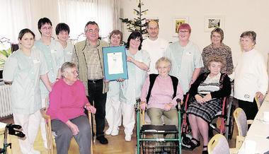 Neben der Vulpius Klinik ist das Adolf-Nieden-Haus die zweite Gesundheitseinrichtung in Bad Rappenau, die nach DIN EN ISO 9001 : 2000 zertifiziert ist. Das Siegel wird nur an gut geführte Häuser vergeben. (Foto: Rudolf Landauer) Neben der Vulpius Klinik ist das Adolf-Nieden-Haus die zweite Gesundheitseinrichtung in Bad Rappenau, die nach DIN EN ISO 9001 : 2000 zertifiziert ist. Das Siegel wird nur an gut geführte Häuser vergeben. (Foto: Rudolf Landauer)