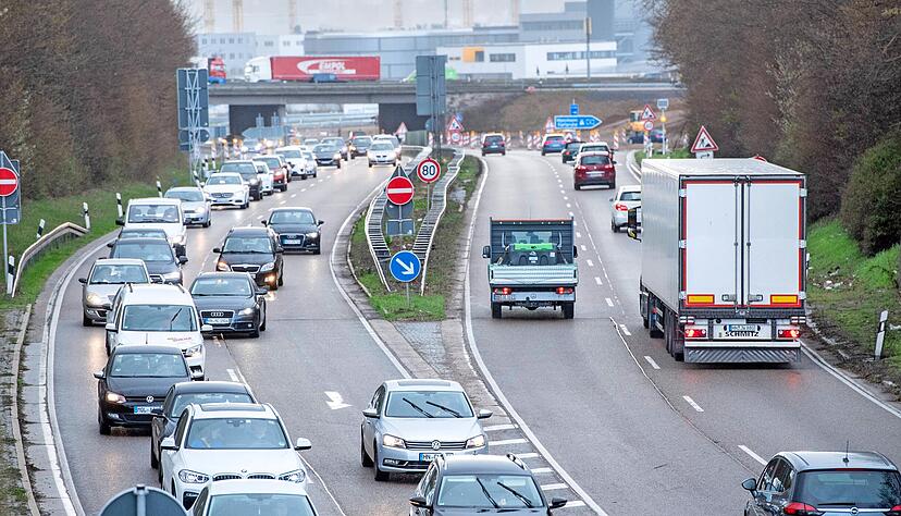 Stau auf den Straßen gehört in der Region zum alltäglichen Bild. Mit Ideen zur Verknüpfung der Verkehrsmittel will der Mobilitätspakt gegensteuern.