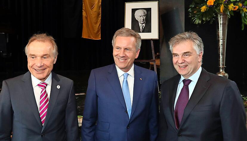 Stadtchef Rolf Kieser mit ?Bundespr&auml;sident a. D. Christian Wulff und dem Enkel von Theodor Heuss, Dr. Ludwig Theodor Heuss (von links).
Foto: Andreas Veigel