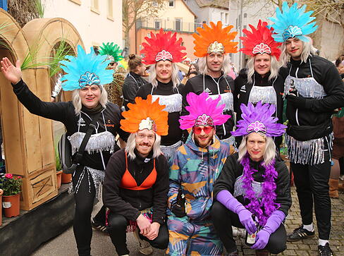 Mit viel Liebe zum Detail pr&auml;sentieren Teilnehmer ihre fantasievollen Kost&uuml;me.