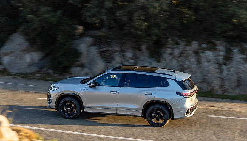 Long Vehicle auf Fahrt: Der neue Tayron misst 4,79 Meter in der L&auml;nge.