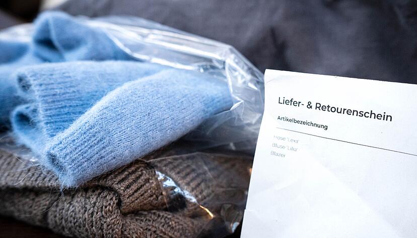 Da im Onlinehandel die Ware nicht angefasst, ausprobiert und geprüft werden kann, kommt es häufig zu Rücksendungen. Die Retourenquoten sind besonders bei Kleidungsstücken und Schuhen sehr hoch.
