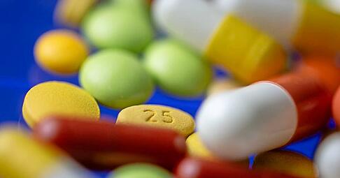 Verschiedene Medikamente bunkerte die Angeklagte in ihrem Schrank − und gab sie bereitwillig an Bekannte oder weniger bekannte Interessenten ab.
Foto: dpa Verschiedene Medikamente bunkerte die Angeklagte in ihrem Schrank − und gab sie bereitwillig an Bekannte oder weniger bekannte Interessenten ab.
Foto: dpa