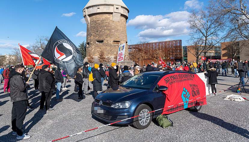 Die Gegendemonstranten auf der Theresienwiese. Die Gegendemonstranten auf der Theresienwiese.