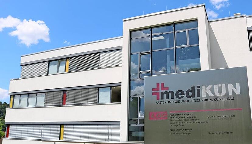 Das Ärztehaus Medi-Kün ist jetzt im Besitz der Stadt Künzelsau. Die niedergelassenen Mediziner praktizieren dort weiter, außerdem gibt es drei MVZ-Sitze.. 
Foto: Ralf Reichert