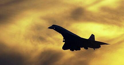Oktober 2003: Das Überschallflugzeug Concorde befindet sich im Anflug auf den Flughafen Heathrow in London. Der Maschine widmet das Auto- und Technikmuseum in Sinsheim eine kleine Schau.
Foto: dpa